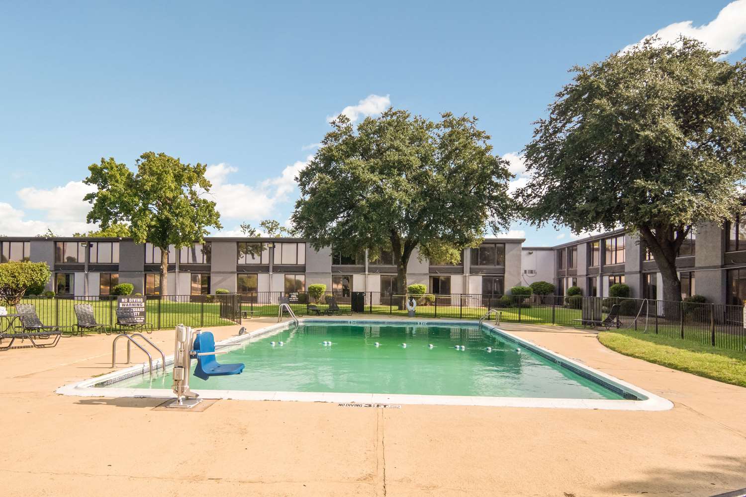 Rodeway Inn Duncanville, TX See Discounts