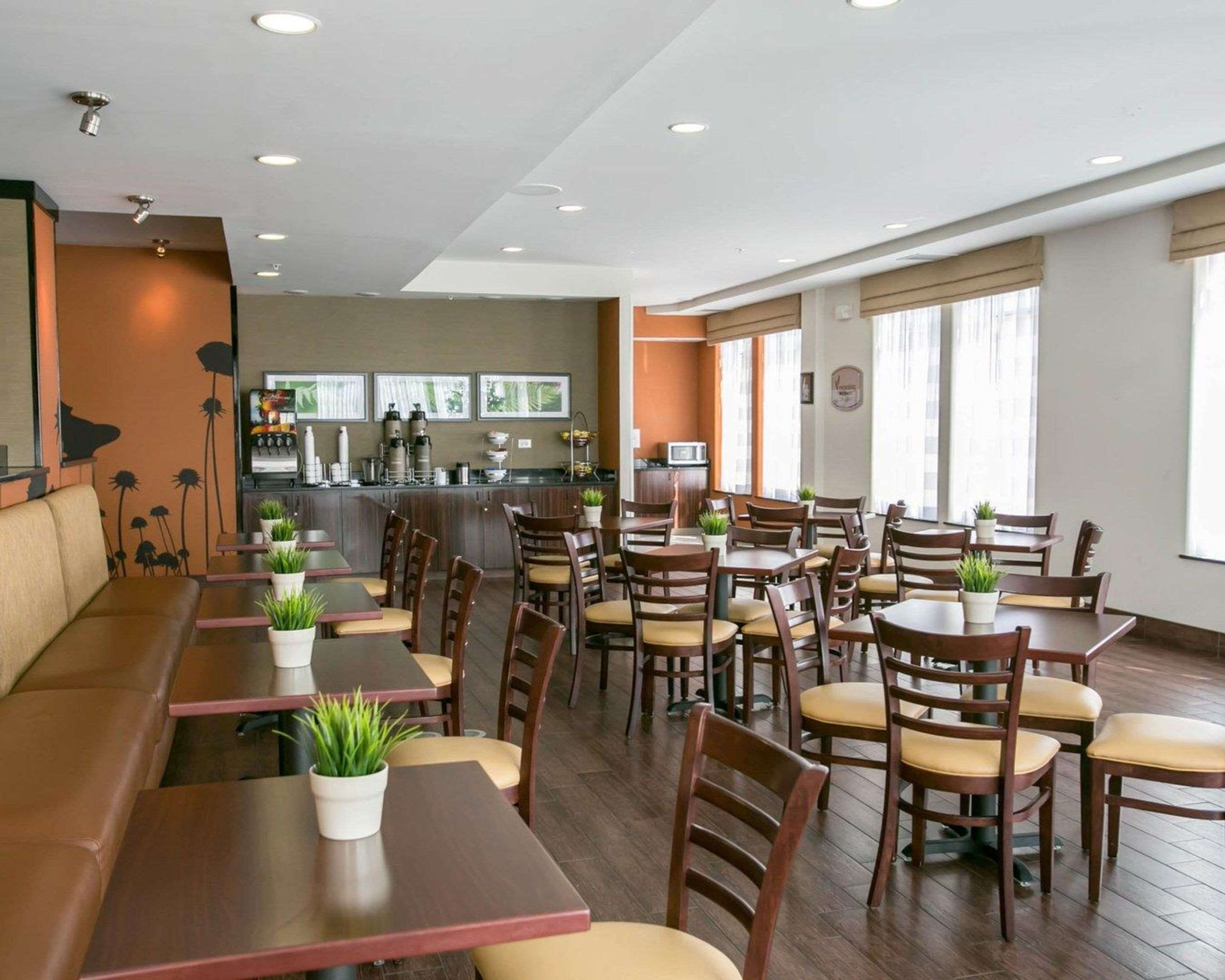 Breakfast room