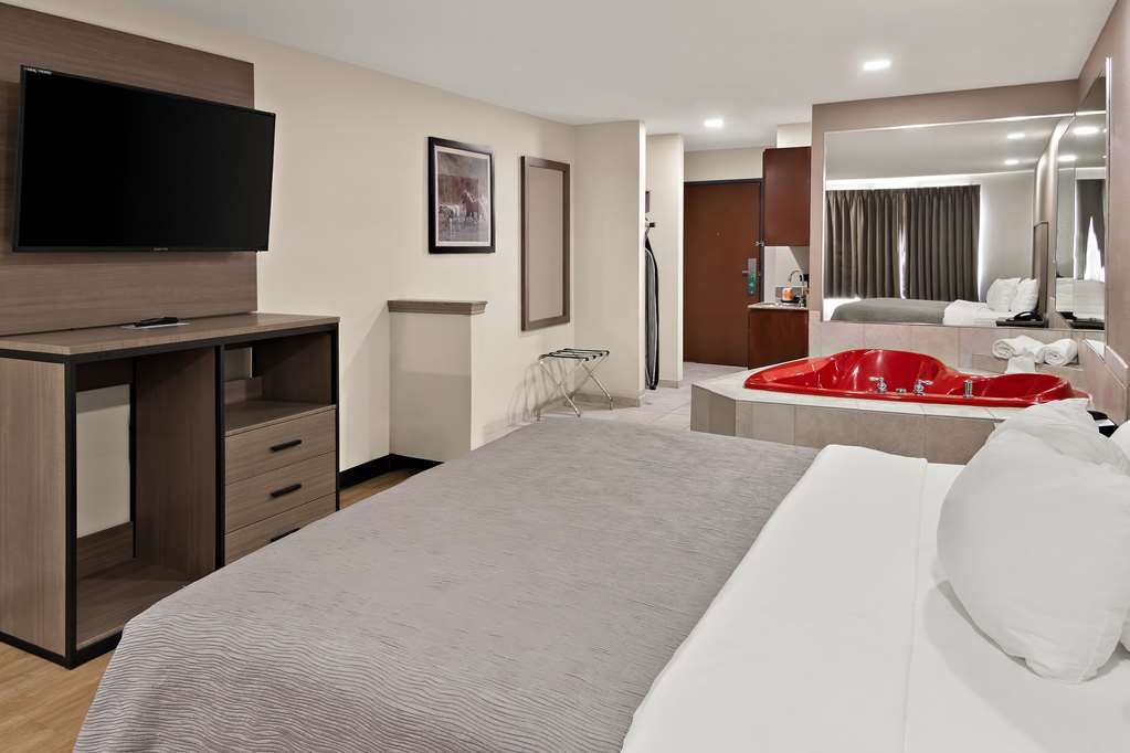 QUALITY INN & SUITES-guestroom-Guest Room,Suite,On-Site.jpg