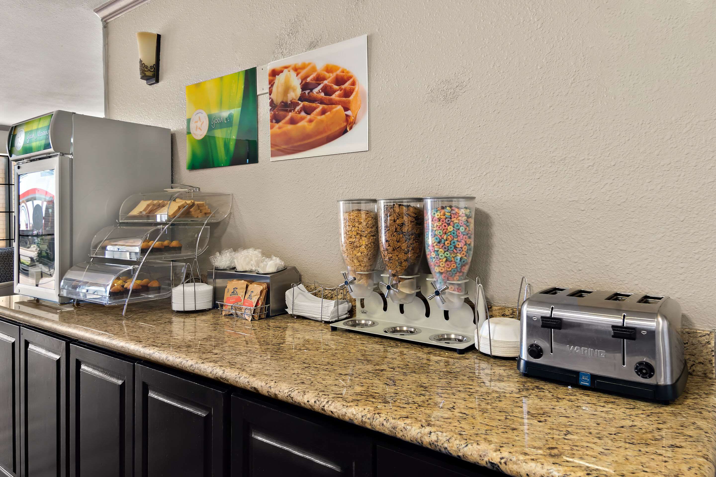 Breakfast area | Quality Inn & Suites