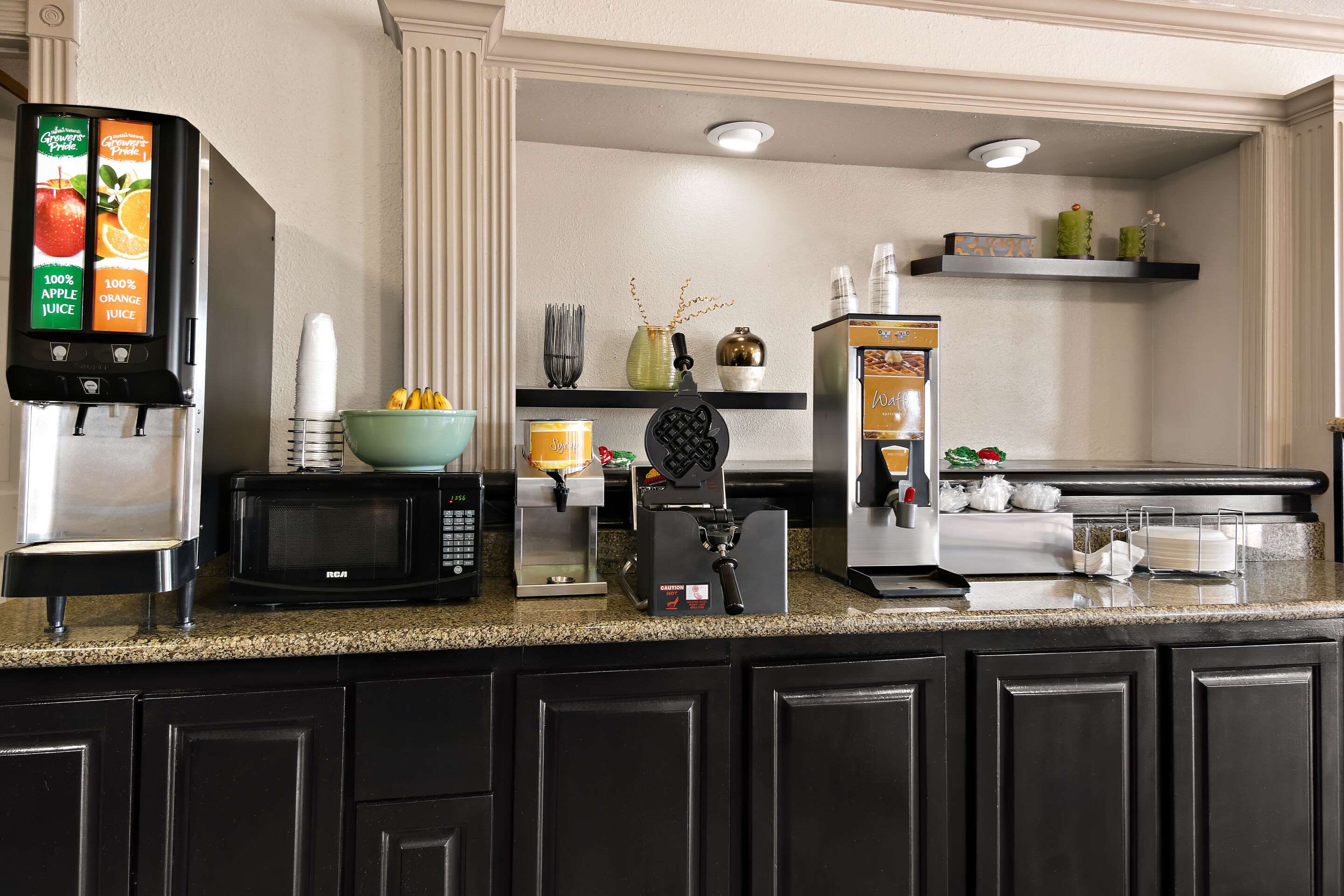 Breakfast area | Quality Inn & Suites