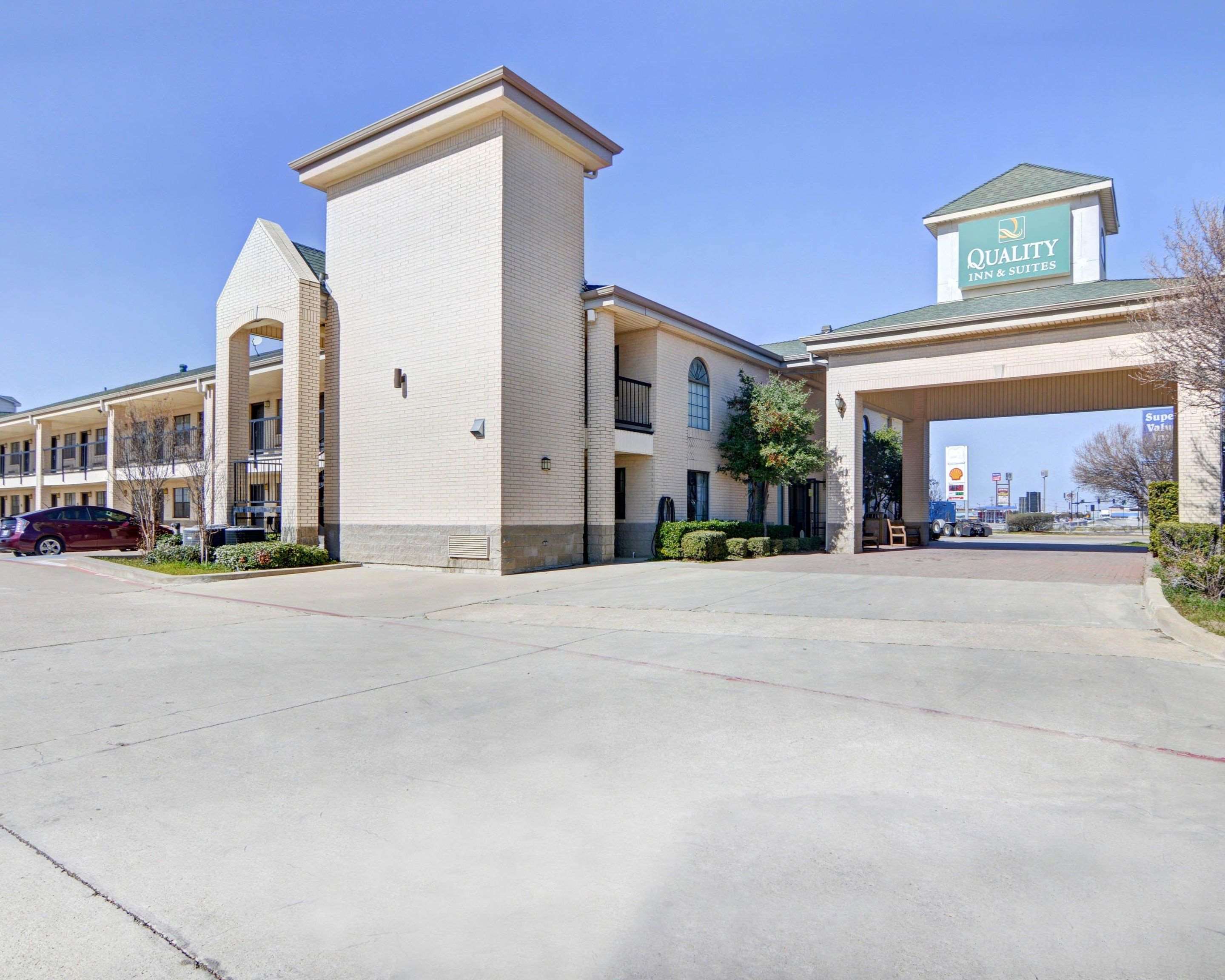 Hotel exterior | Quality Inn & Suites