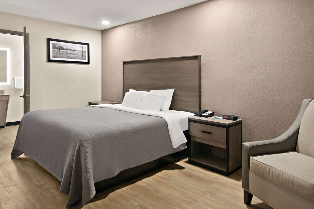 QUALITY INN & SUITES-guestroom-Guest Room,On-Site.jpg