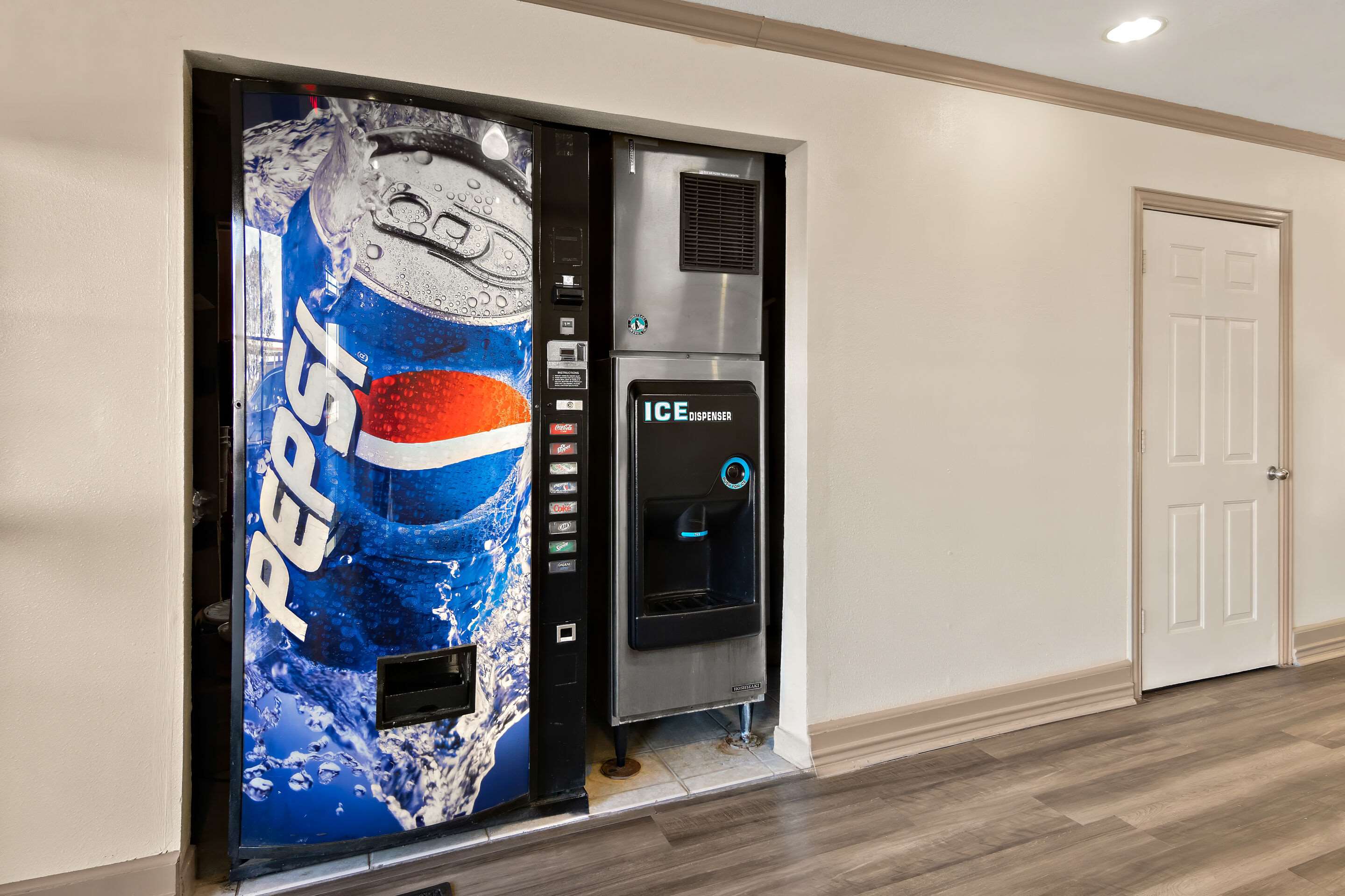 Hotel vending area | Quality Inn & Suites