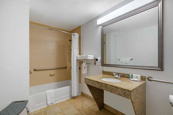  - Quality Inn Clute