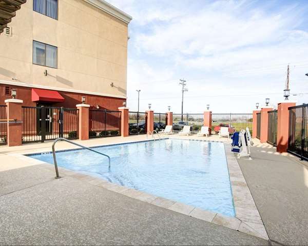 Pool - Quality Inn & Suites Bryan