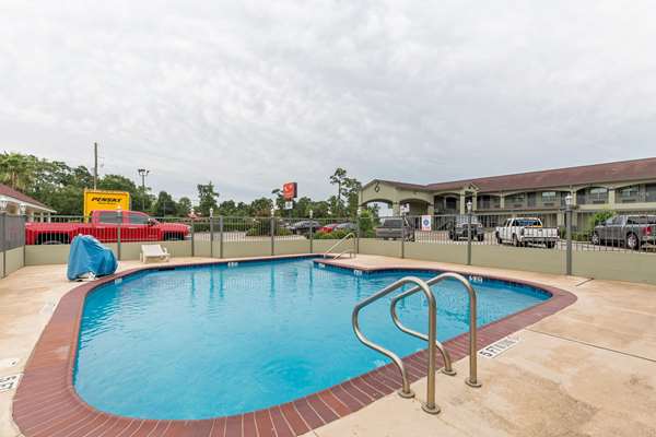 Pool - Quality Inn & Suites Bridge City