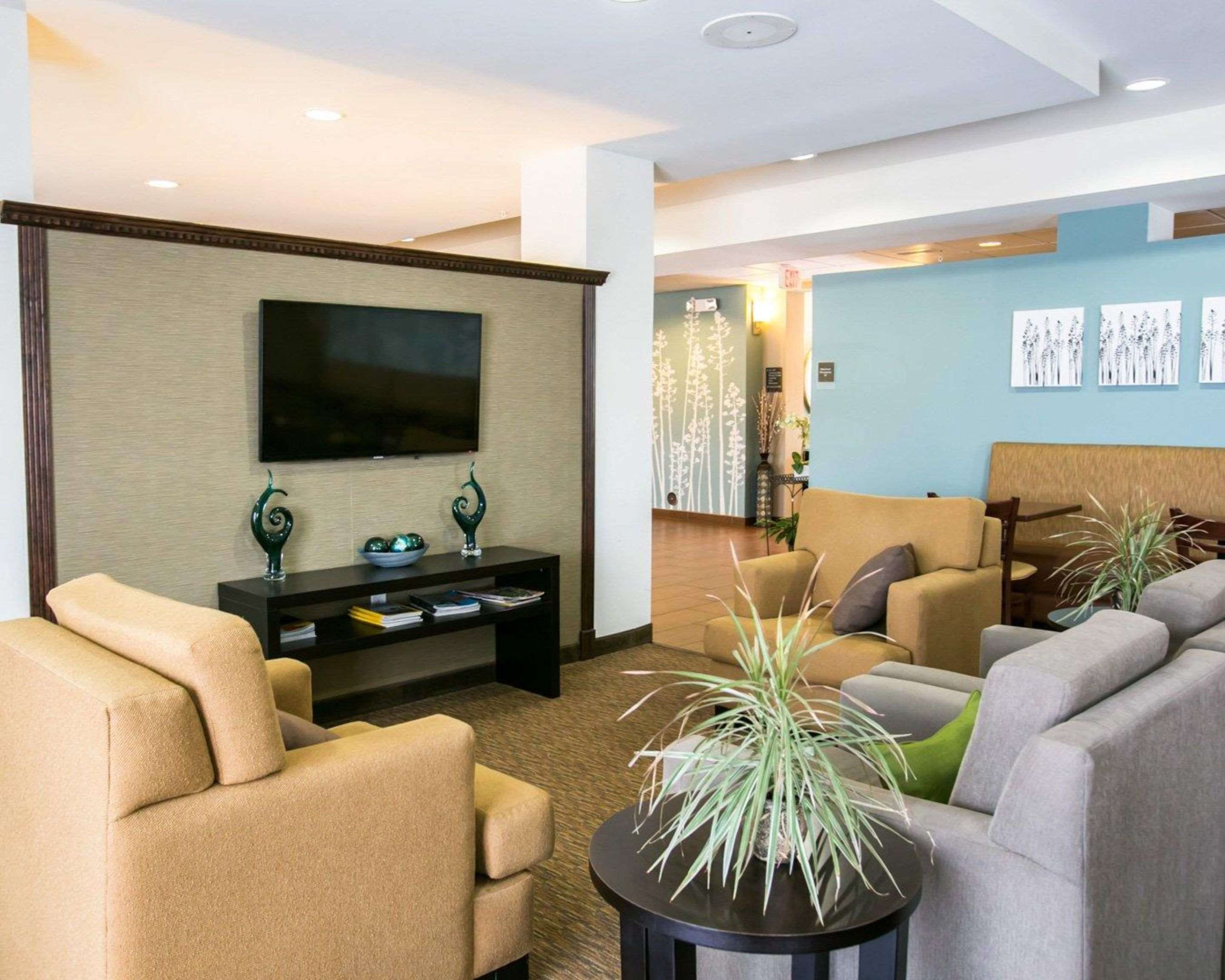 Spacious room with flat-screen television | Sleep Inn & Suites Austin North I-35