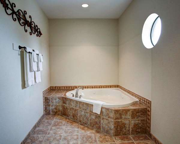 Suite - Quality Inn Rockdale