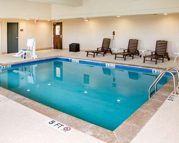 Pool - Comfort Inn San Marcos