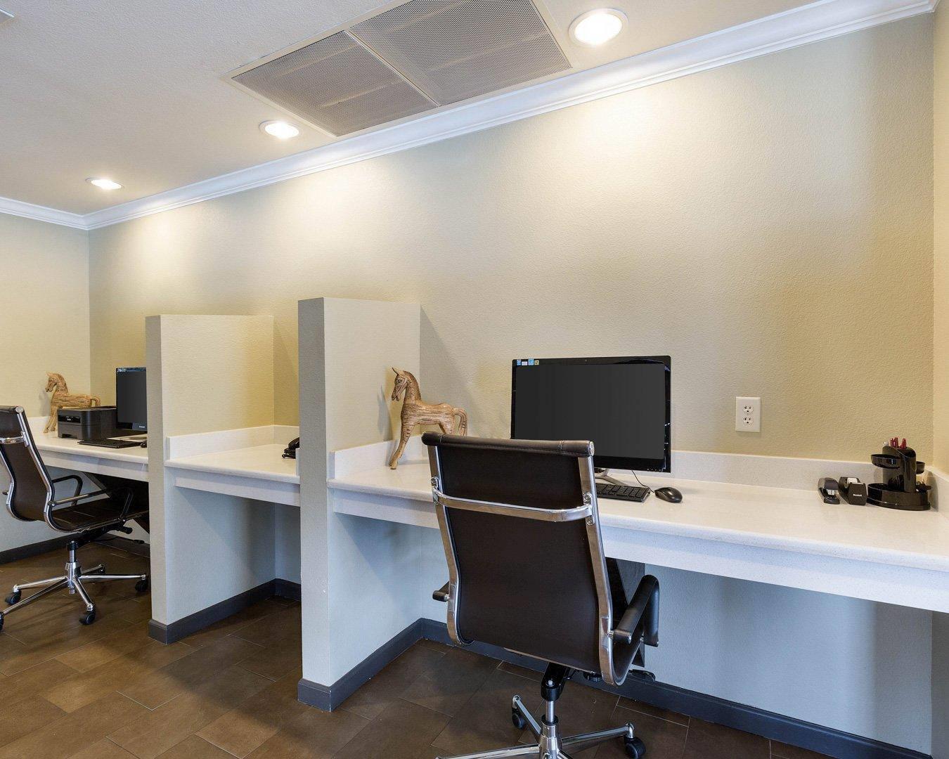 Business room with work space | Comfort Suites near Westchase on Beltway 8