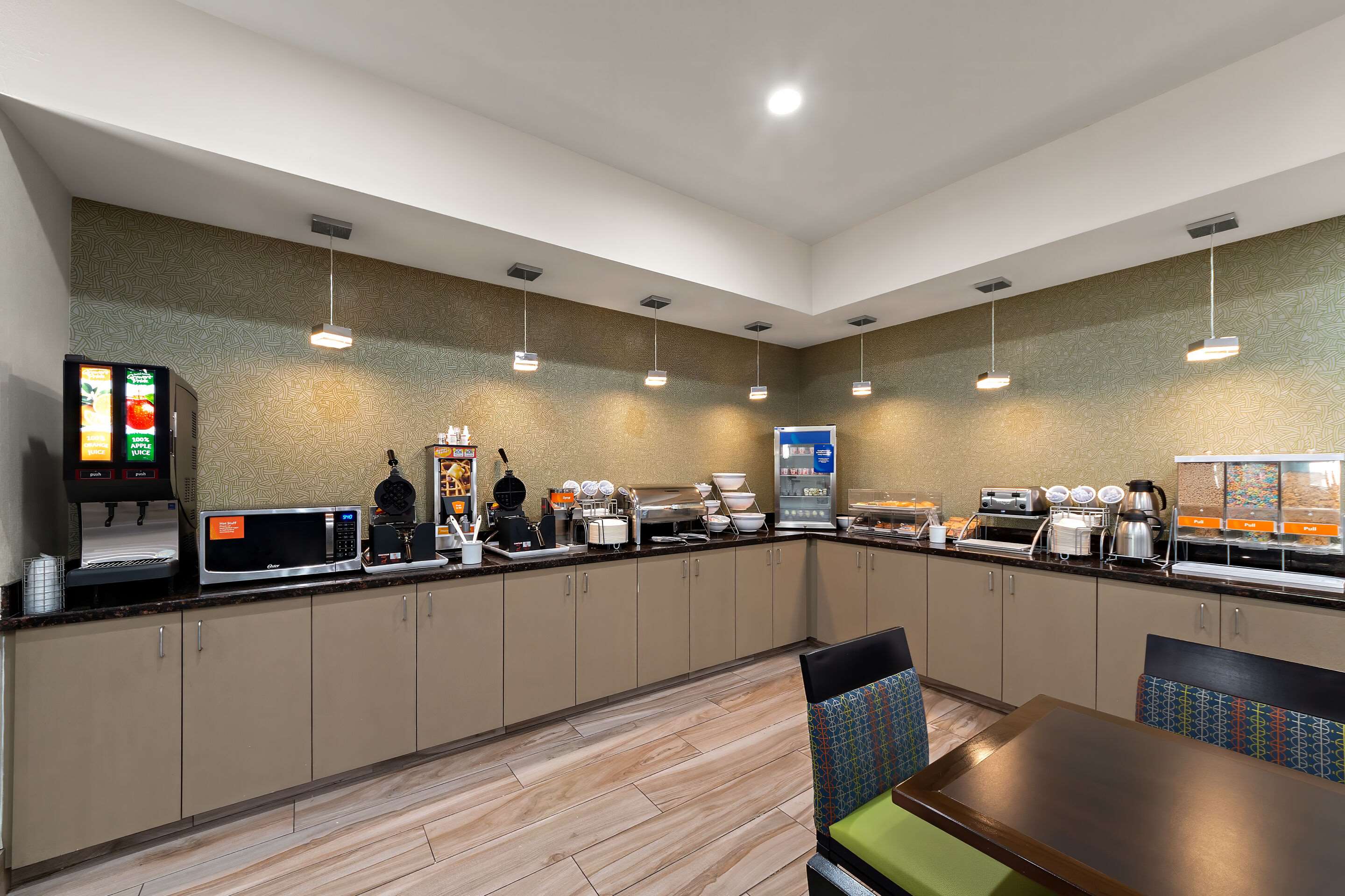 Breakfast area | Comfort Suites Bastrop