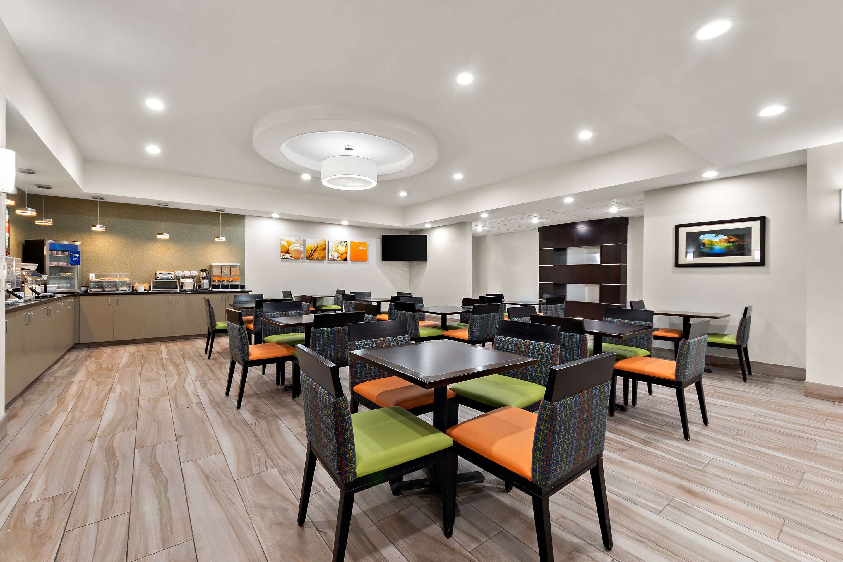 Breakfast area | Comfort Suites Bastrop