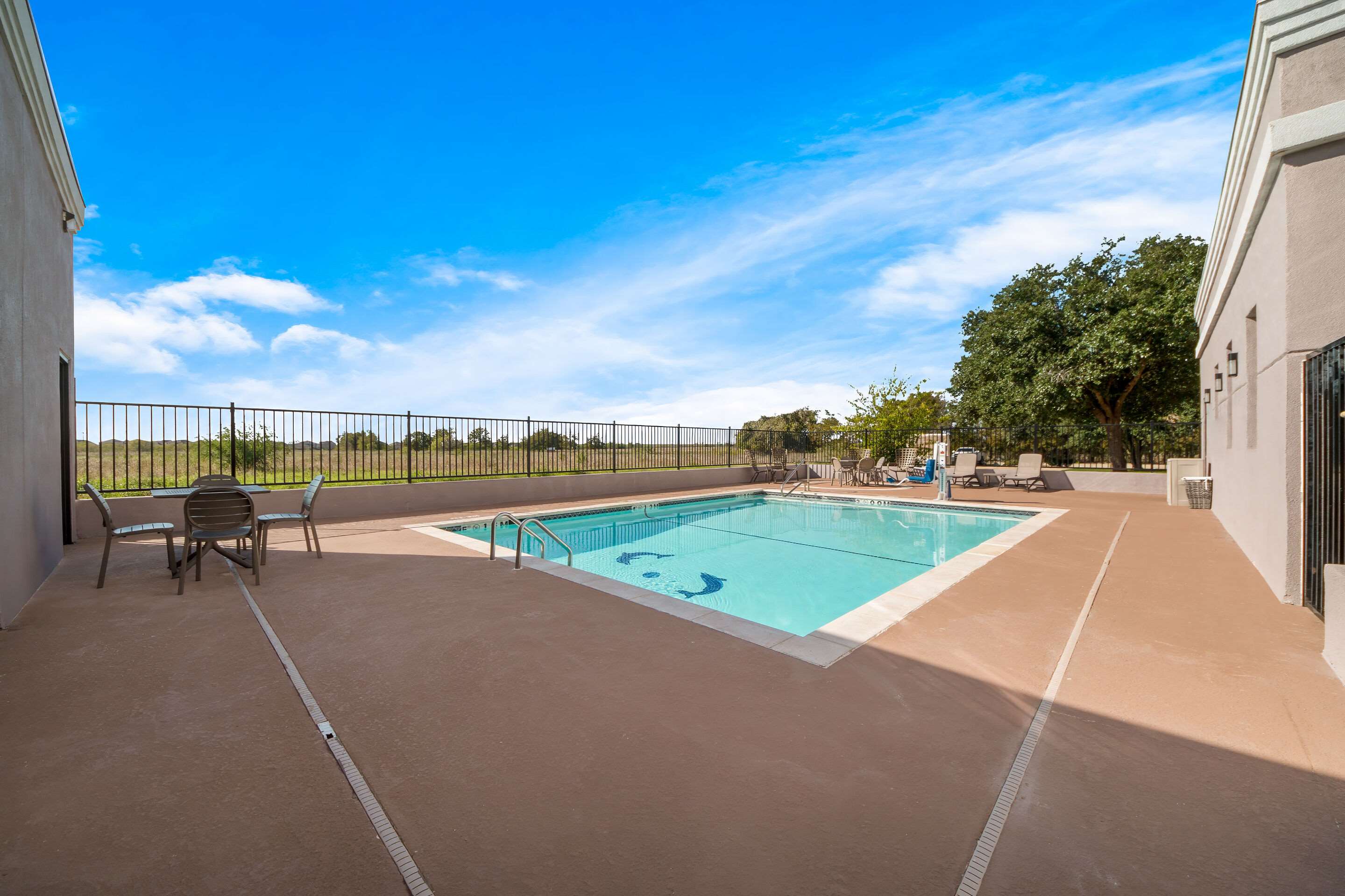 Outdoor pool | Comfort Suites Bastrop