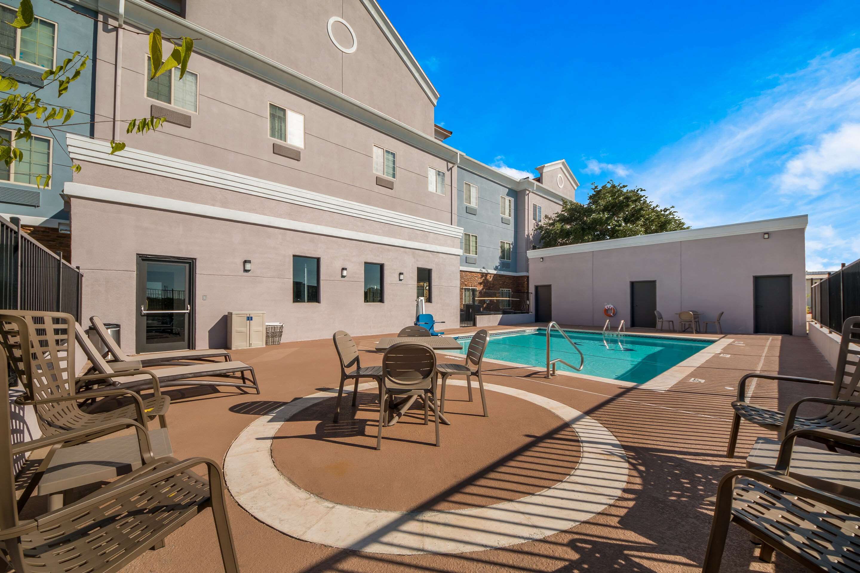 Outdoor pool | Comfort Suites Bastrop