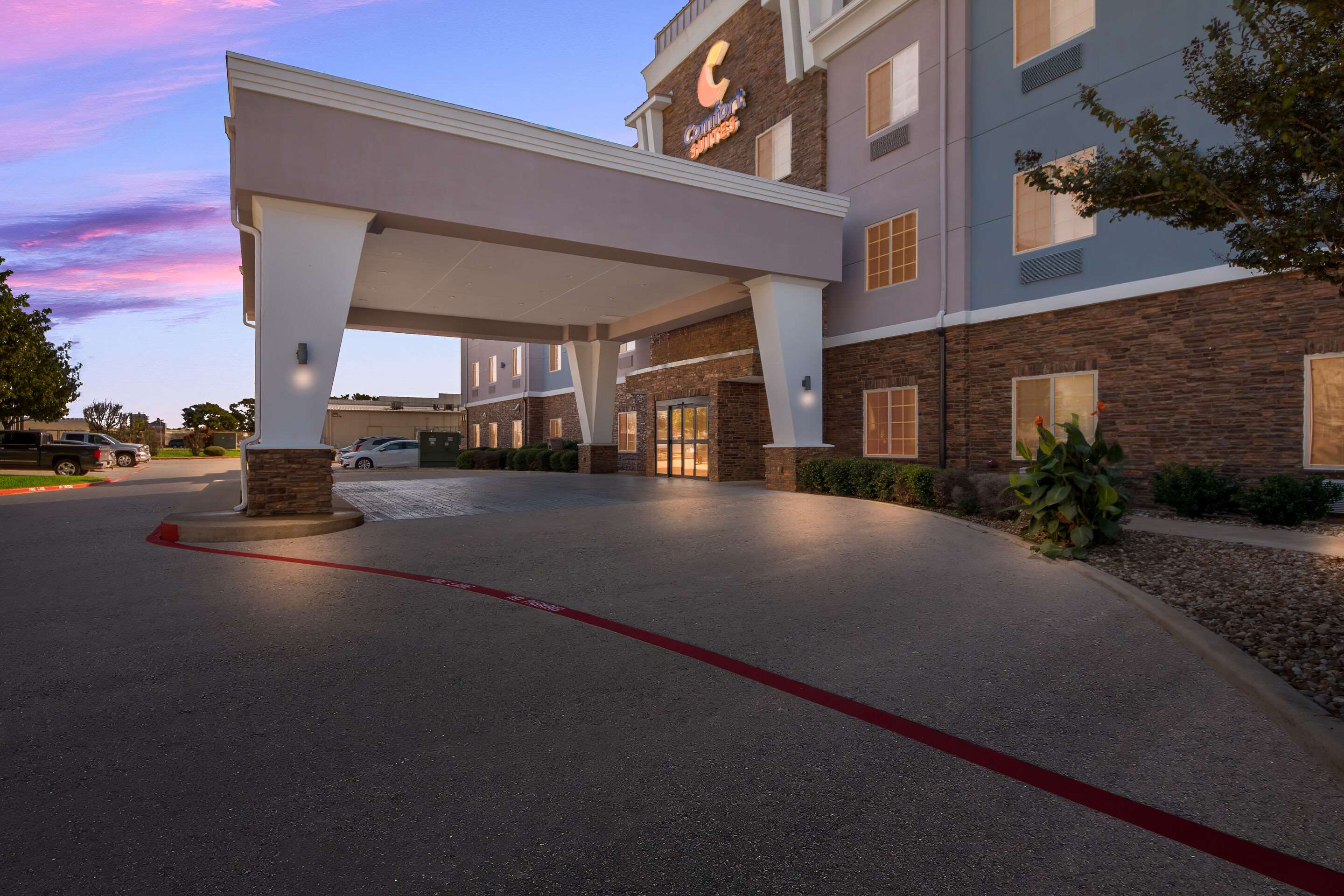 Twilight | Comfort Suites Bastrop