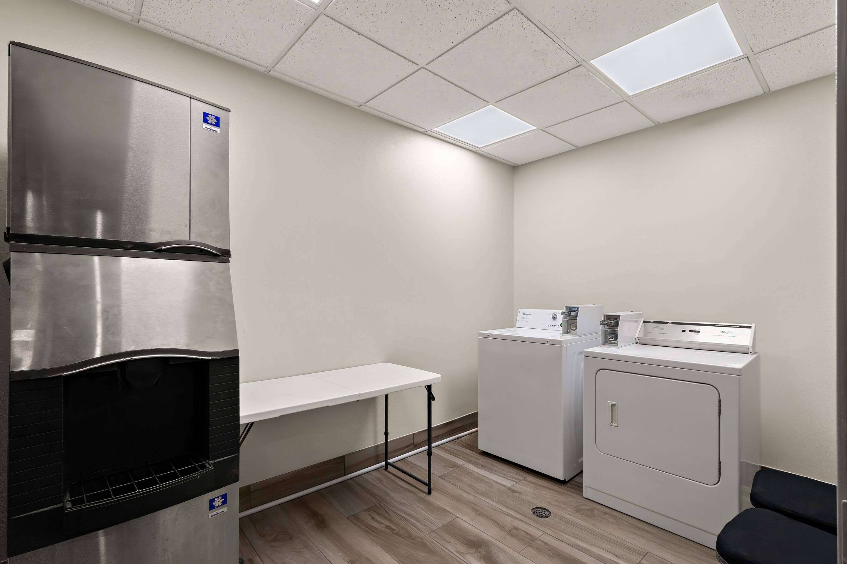 Guest laundry facilities | Comfort Suites Bastrop