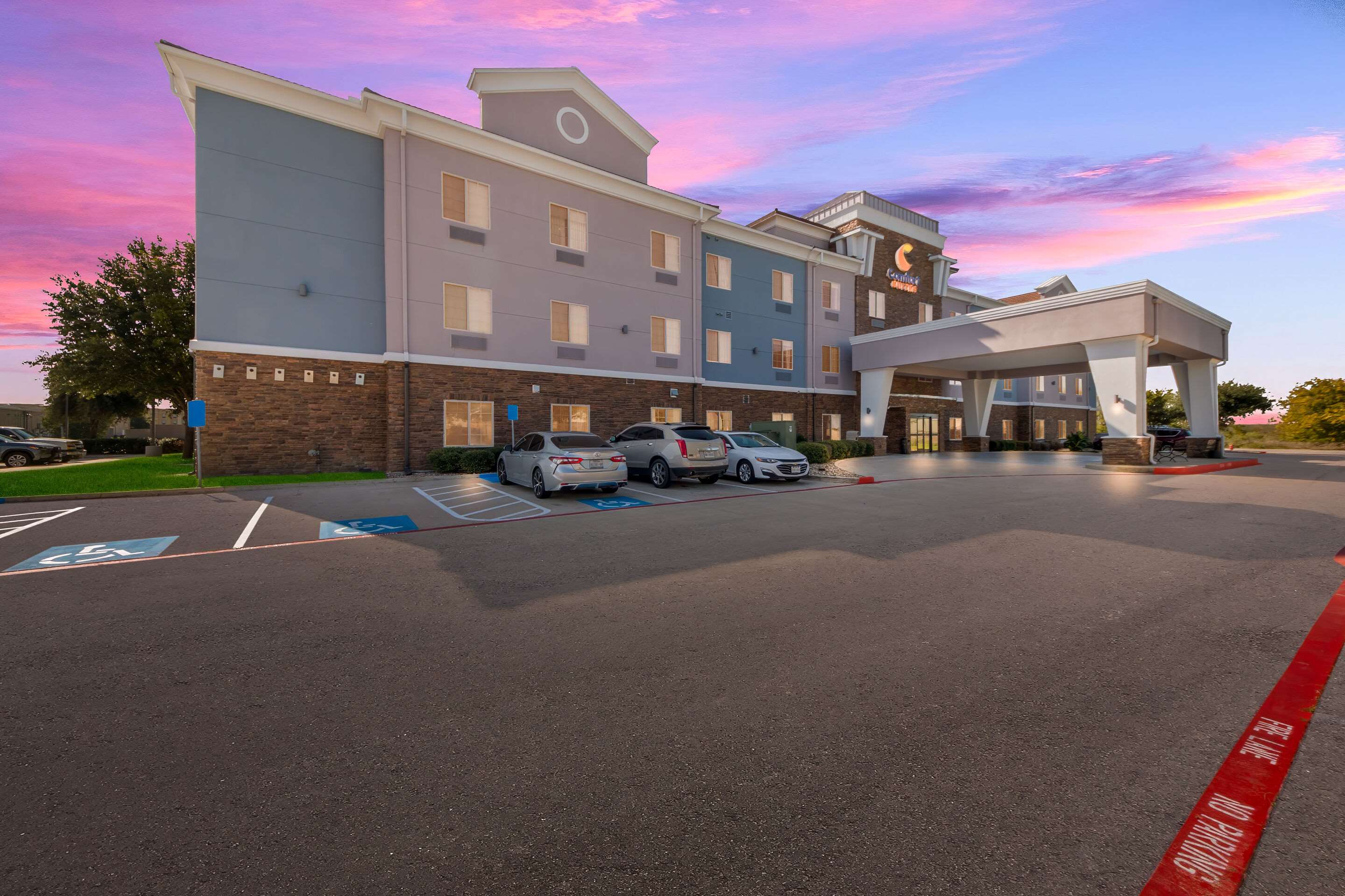 Twilight | Comfort Suites Bastrop