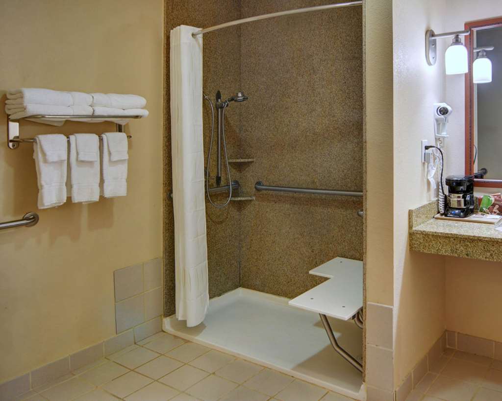 QUALITY SUITES NEAR CEDAR CREEK LAK-guestroom-Guest Room,Bathroom,On-Site.jpg
