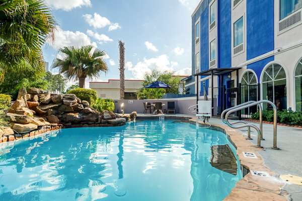 Pool - Comfort Inn & Suites Champions Houston