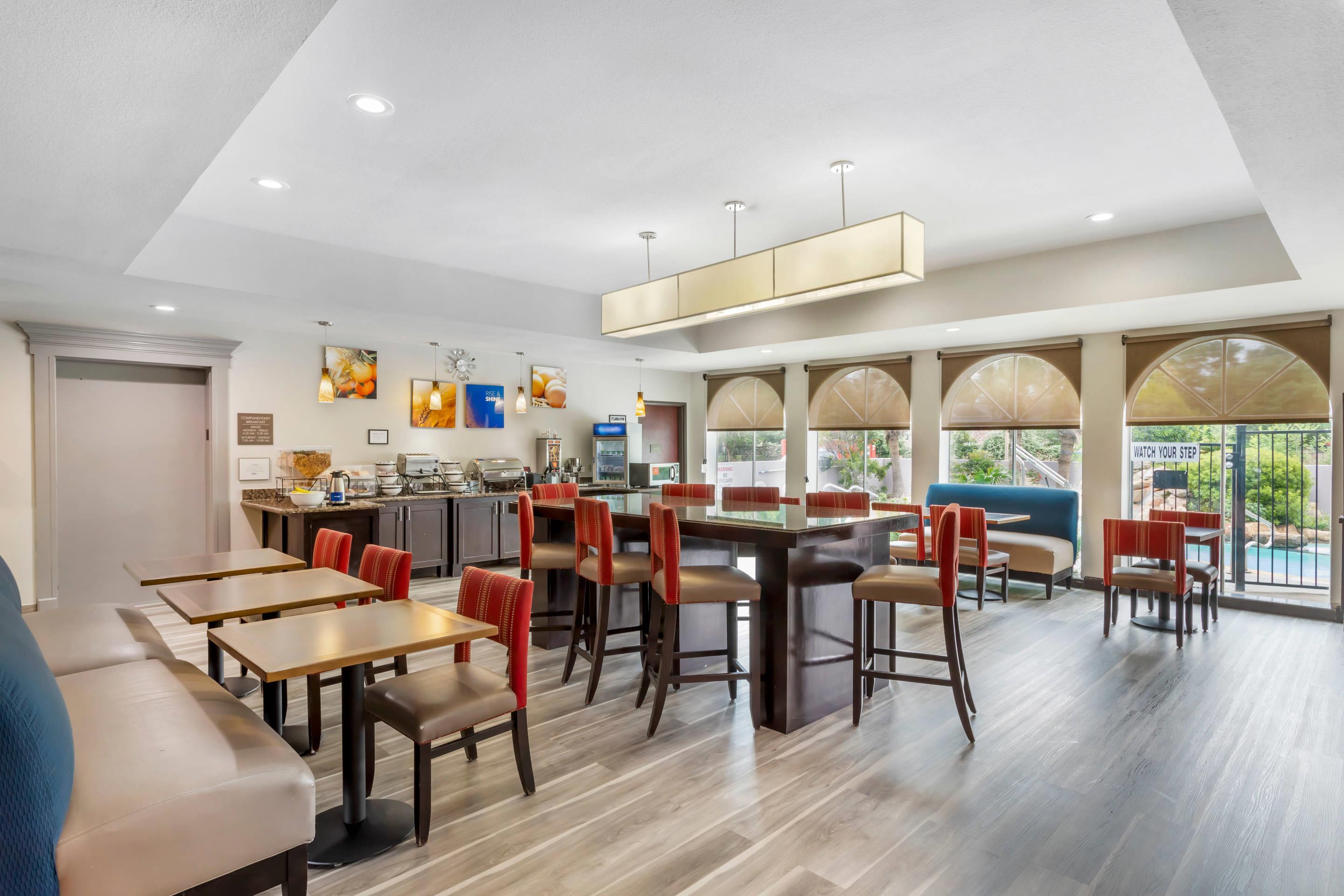 Breakfast area | Comfort Inn & Suites FM1960-Champions