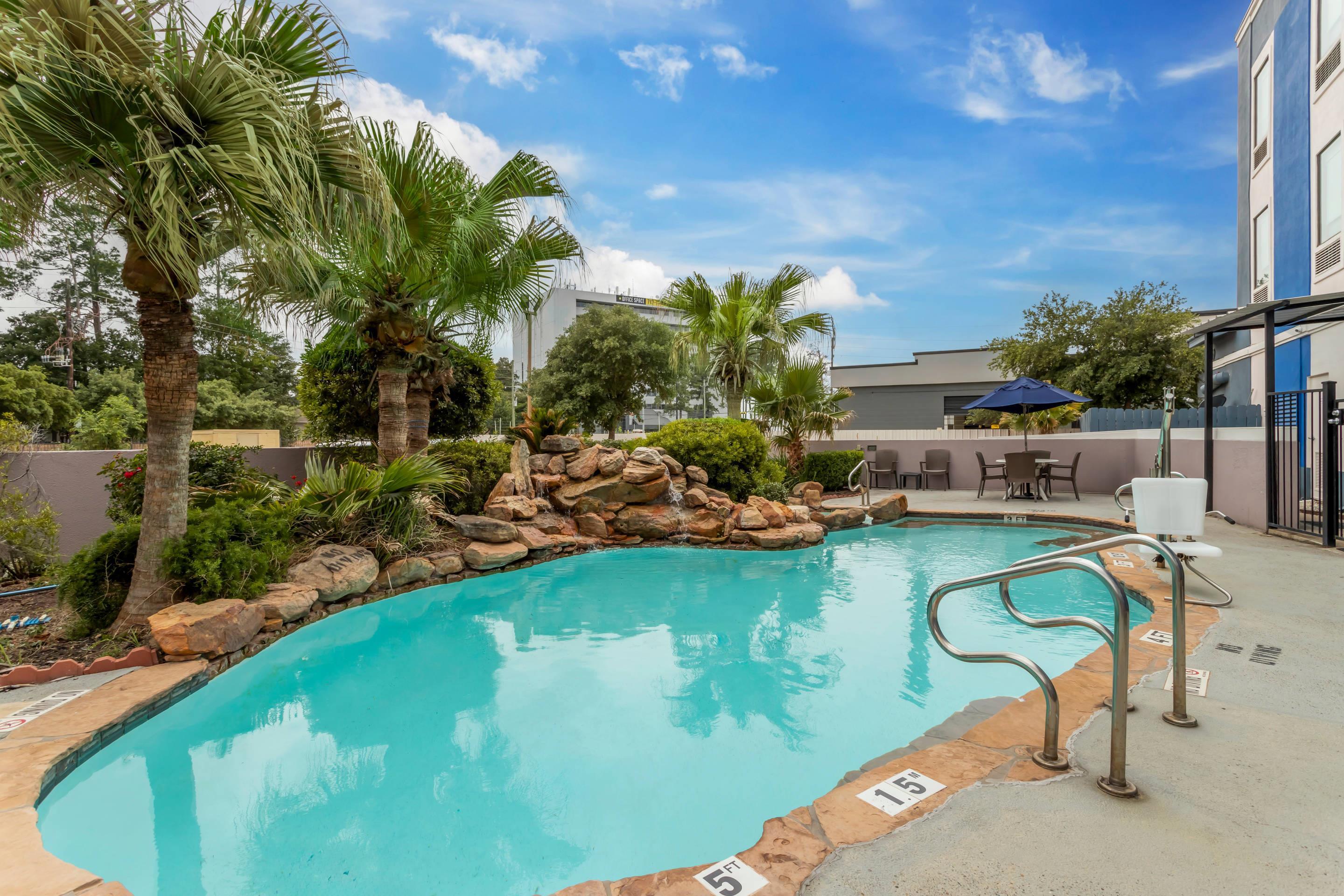 Outdoor pool | Comfort Inn & Suites FM1960-Champions