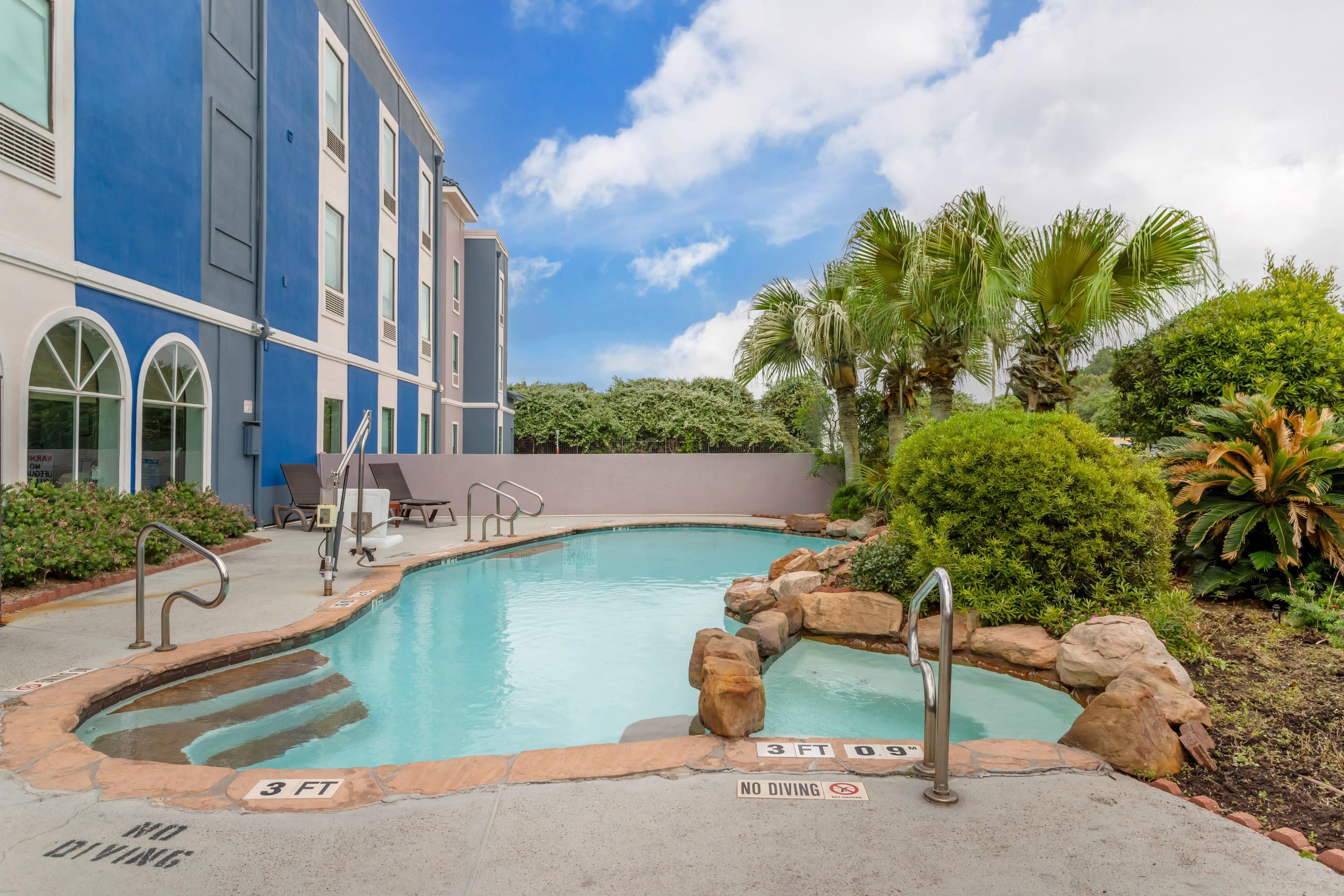 Outdoor pool | Comfort Inn & Suites FM1960-Champions