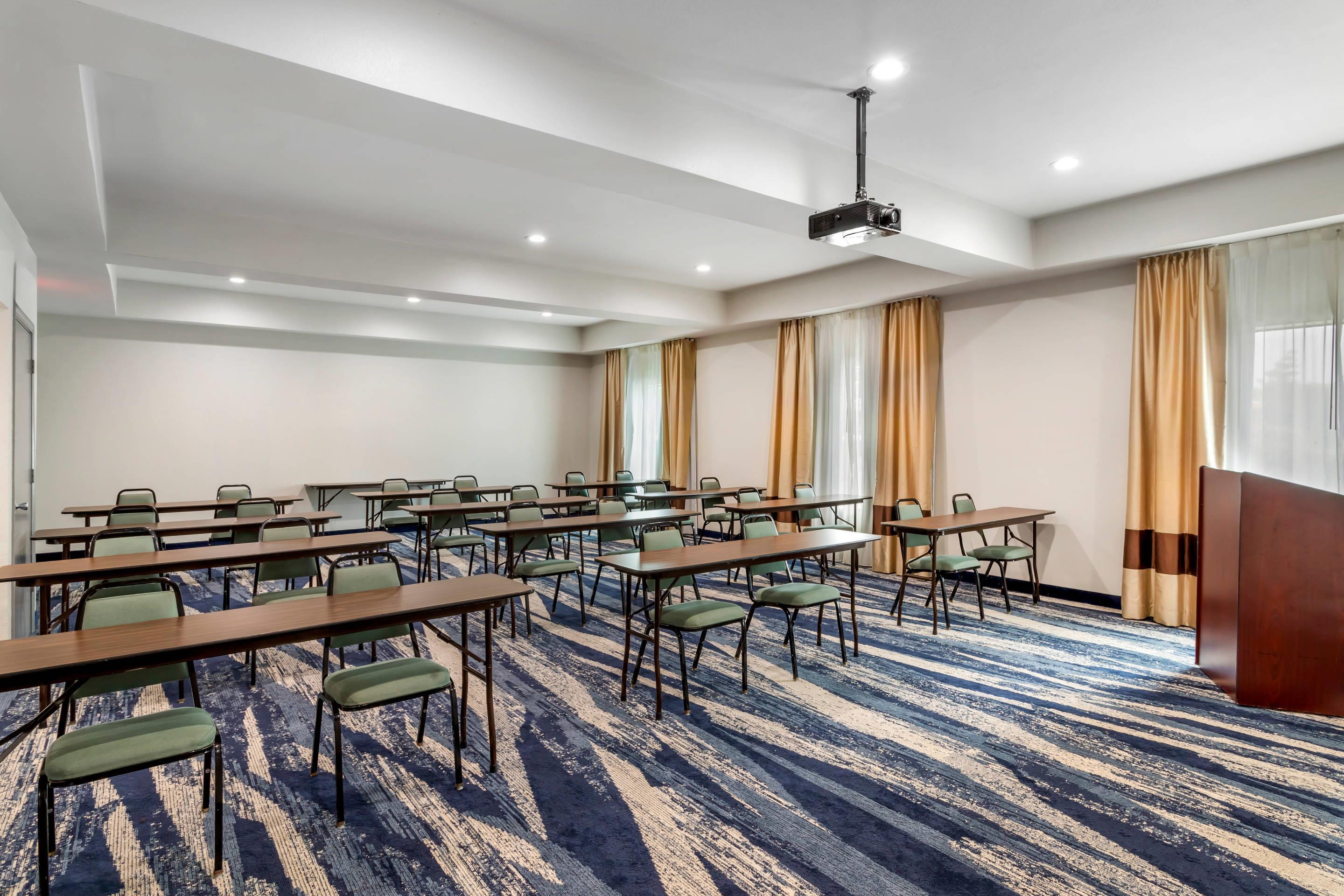 Meeting room | Comfort Inn & Suites FM1960-Champions