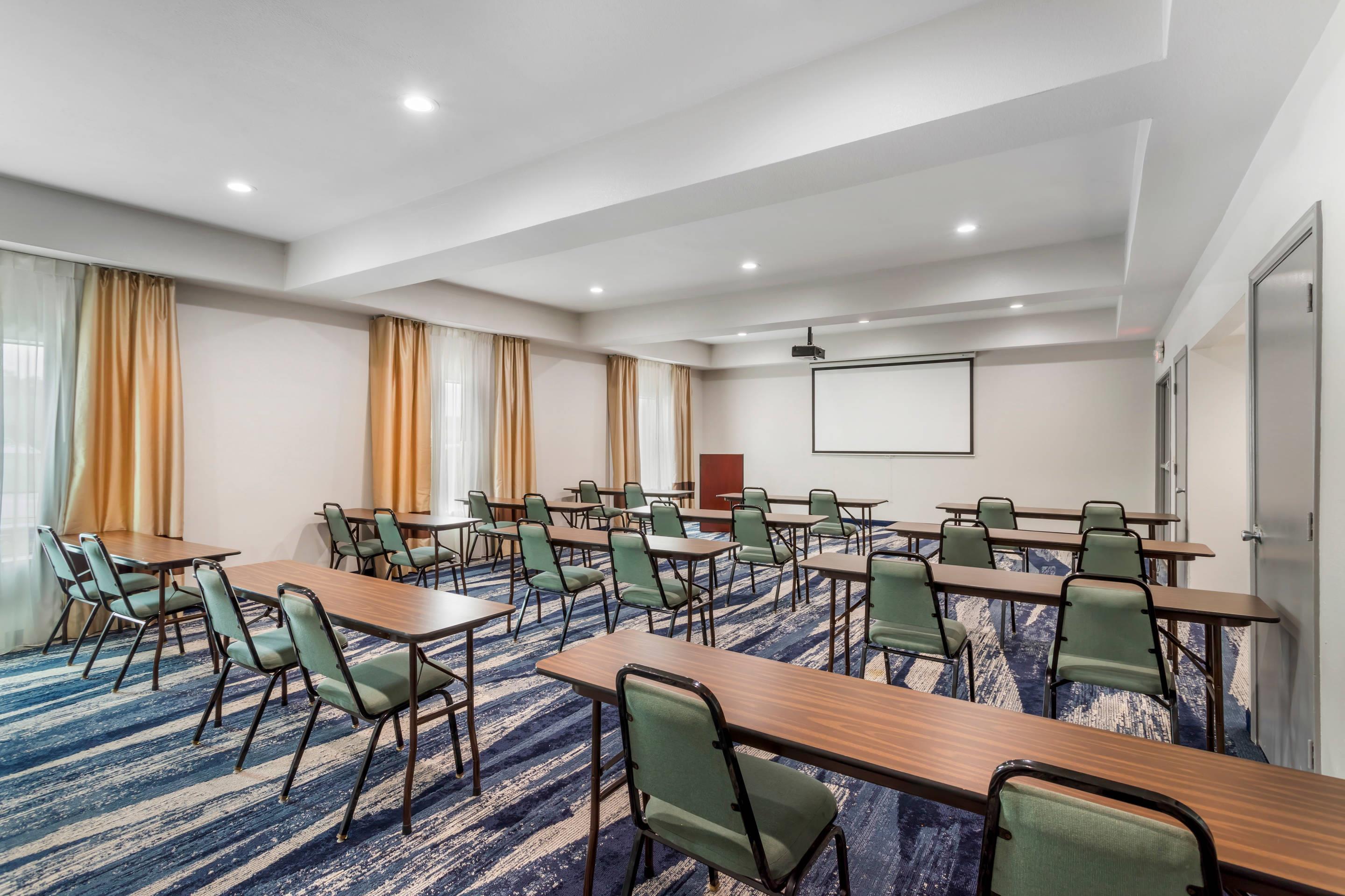 Meeting room | Comfort Inn & Suites FM1960-Champions