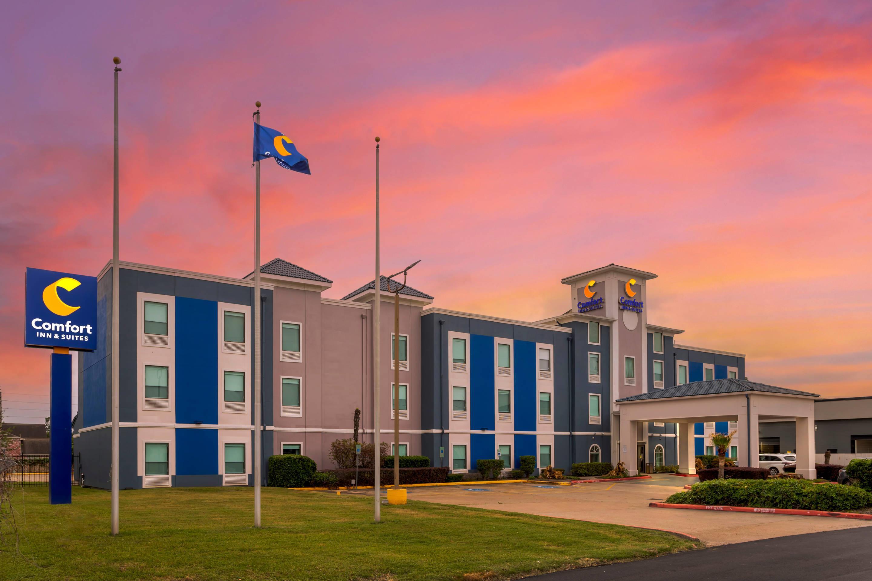 Twilight | Comfort Inn & Suites FM1960-Champions