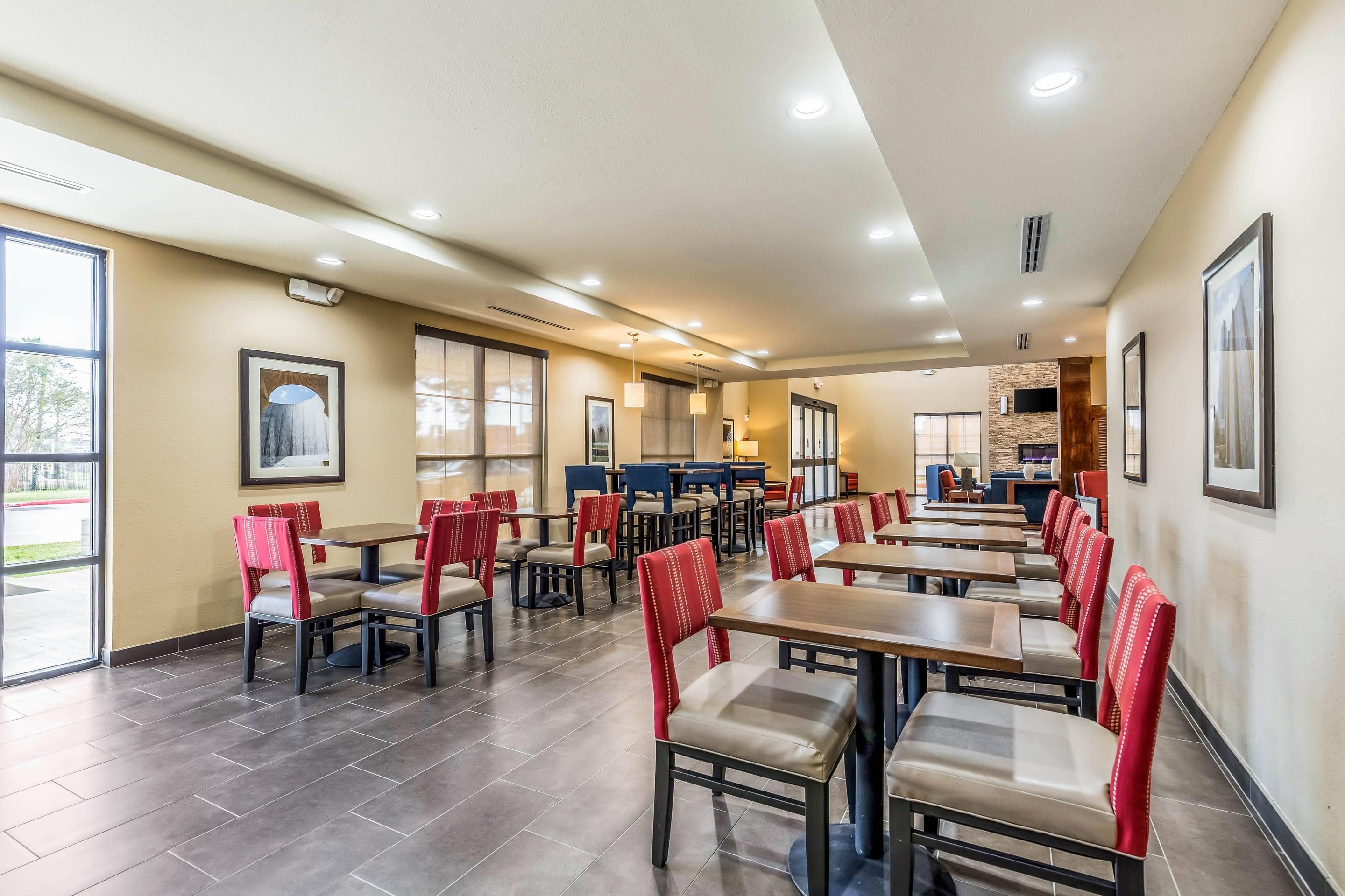 Breakfast area | Comfort Suites