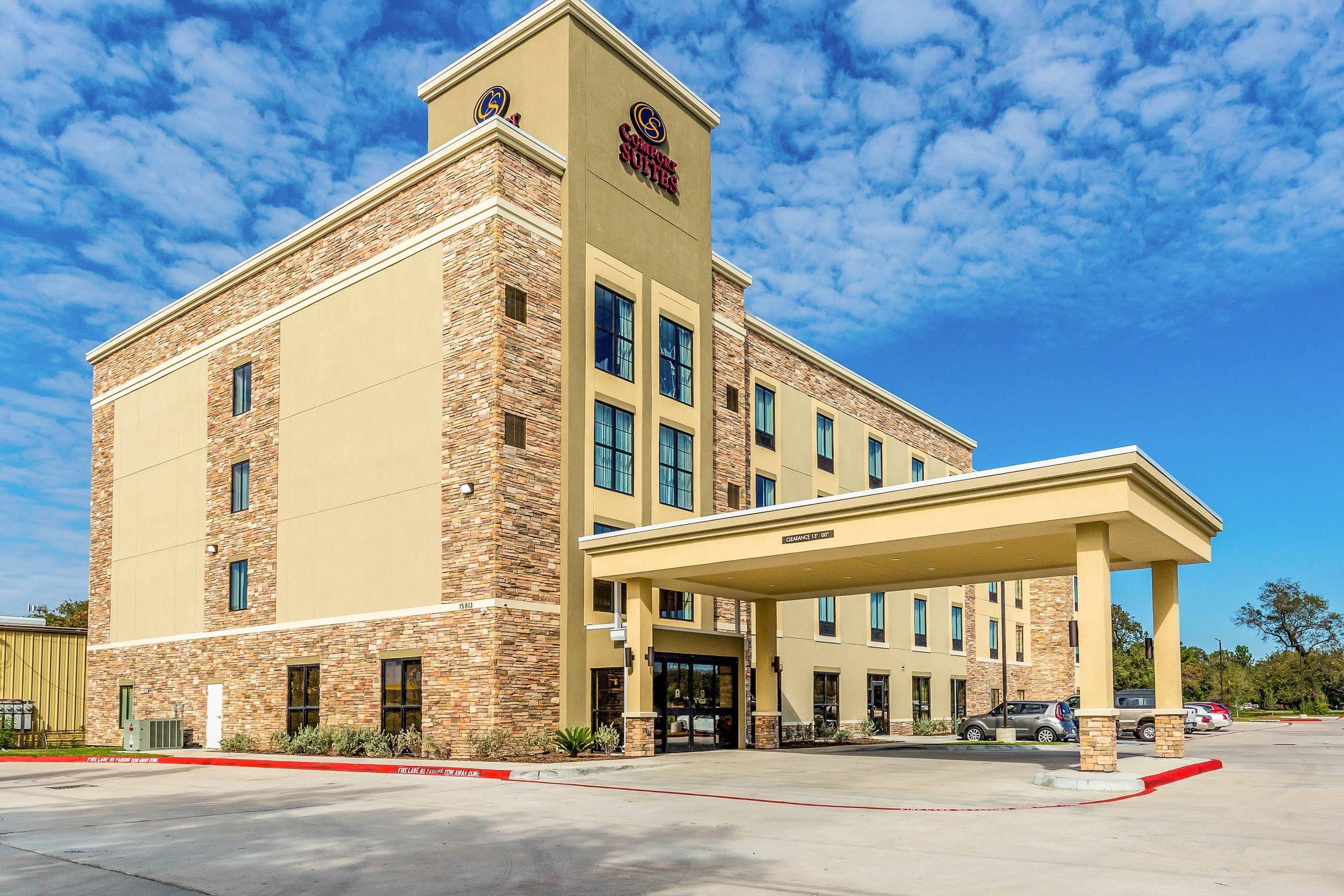 Hotel exterior | Comfort Suites