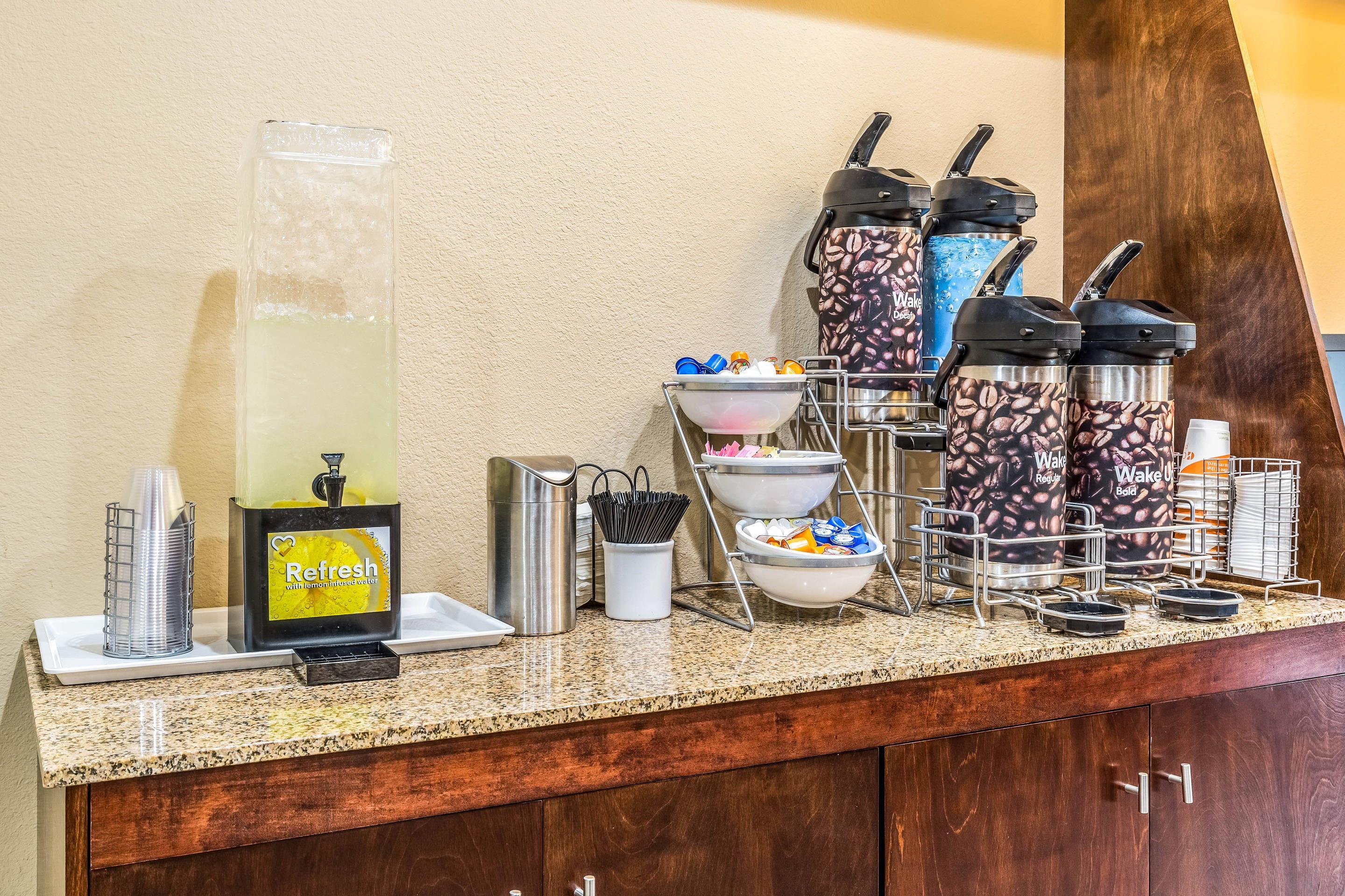 Breakfast area | Comfort Suites