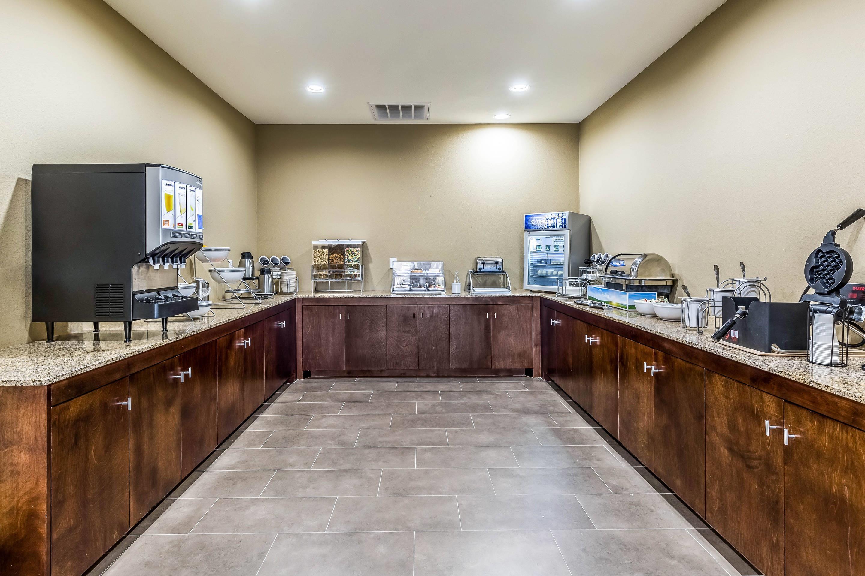 Breakfast area | Comfort Suites