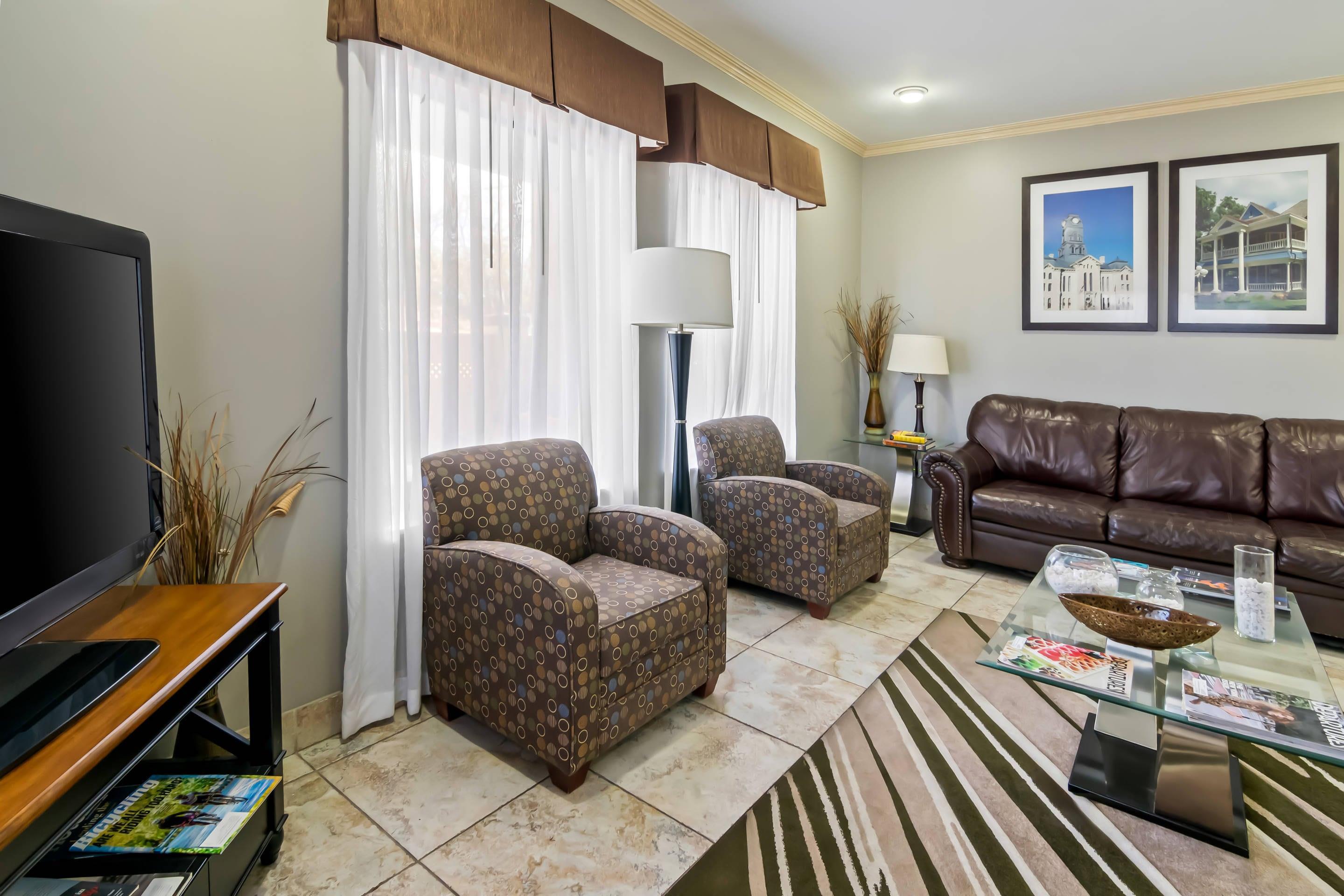Hotel lobby | Quality Inn & Suites - Granbury