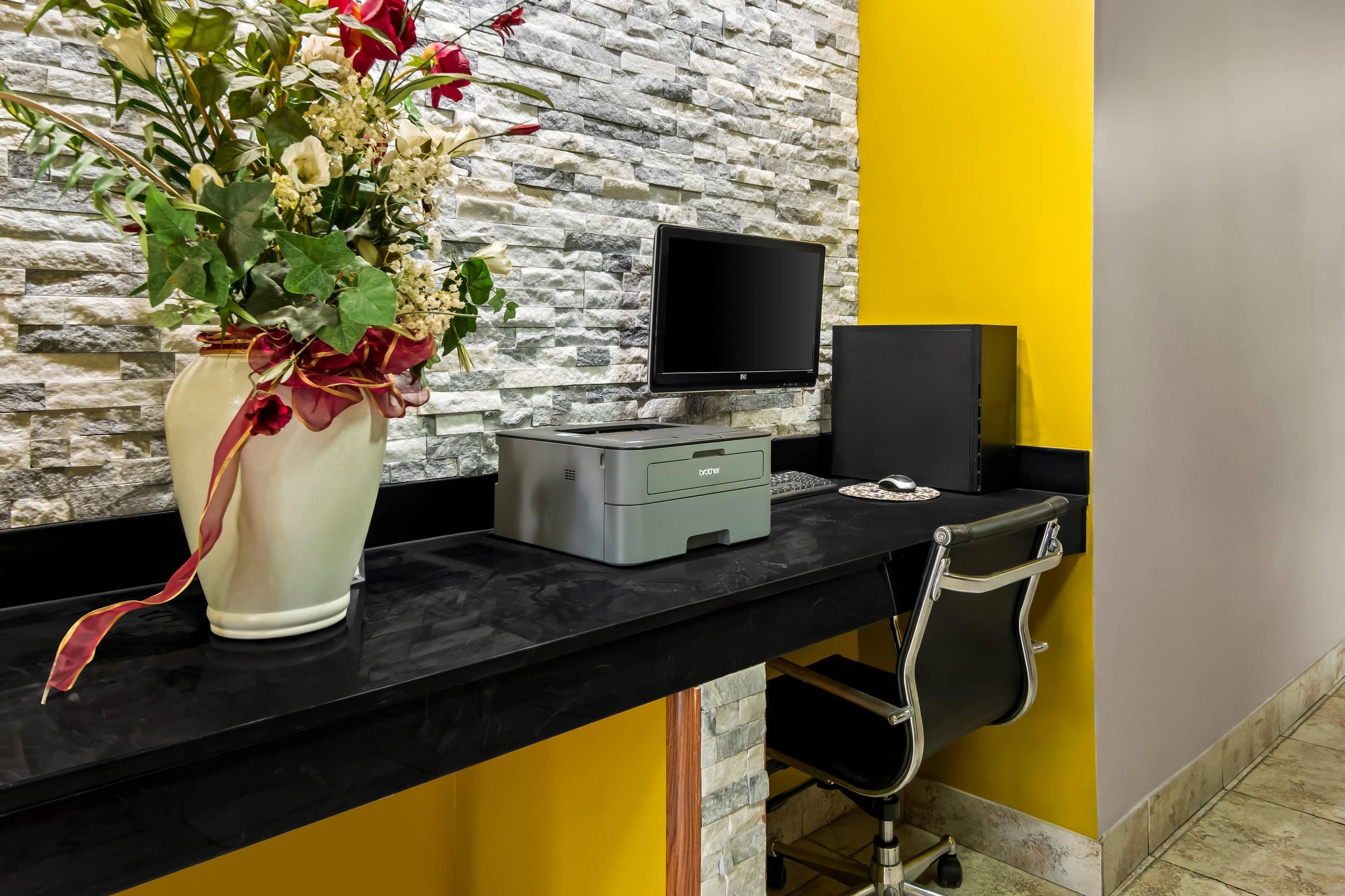 Business center | Quality Inn & Suites - Granbury