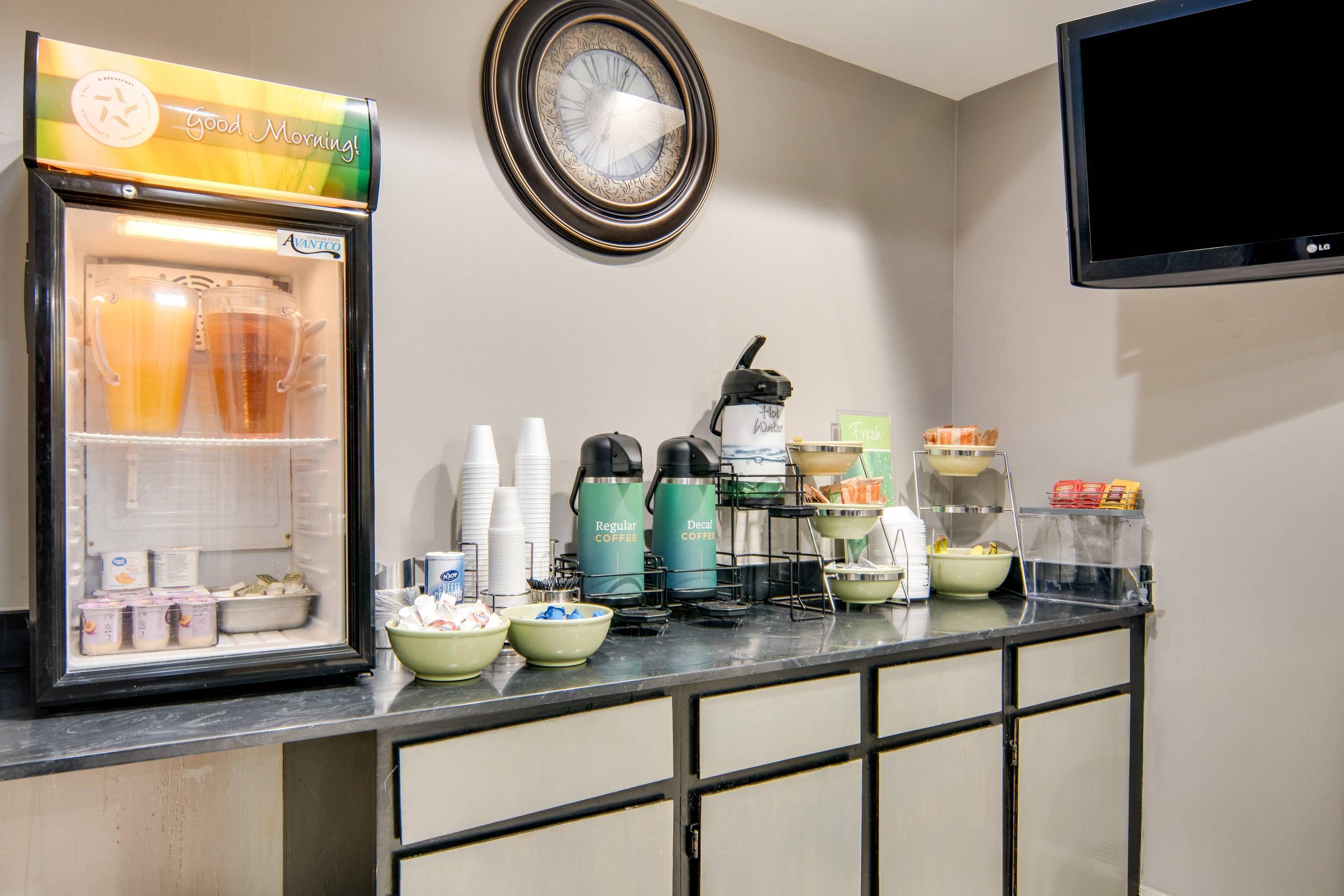 Breakfast area | Quality Inn & Suites - Granbury