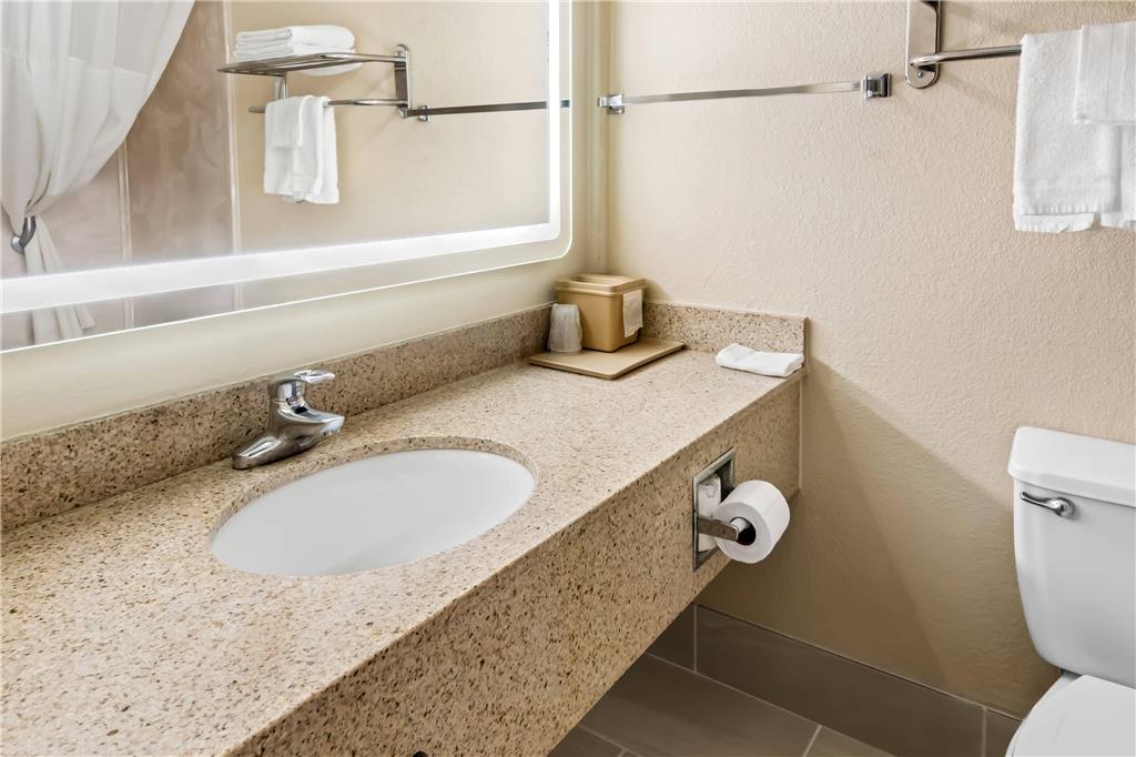 QUALITY INN AND SUITES - GRANBURY-guestroom-Guest Room,Bathroom,On-Site.jpg