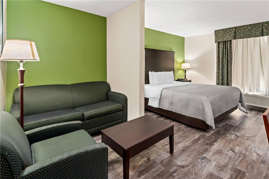 QUALITY INN AND SUITES - GRANBURY-guestroom-Guest Room,Suite,On-Site.jpg