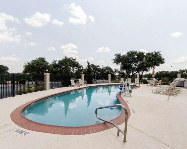 Pool - Comfort Inn & Suites Burnet