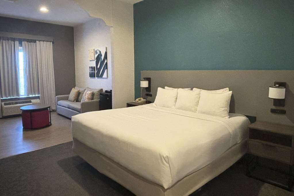 COMFORT INN AND SUITES BURNET-guestroom-Guest Room,Suite,On-Site.jpg
