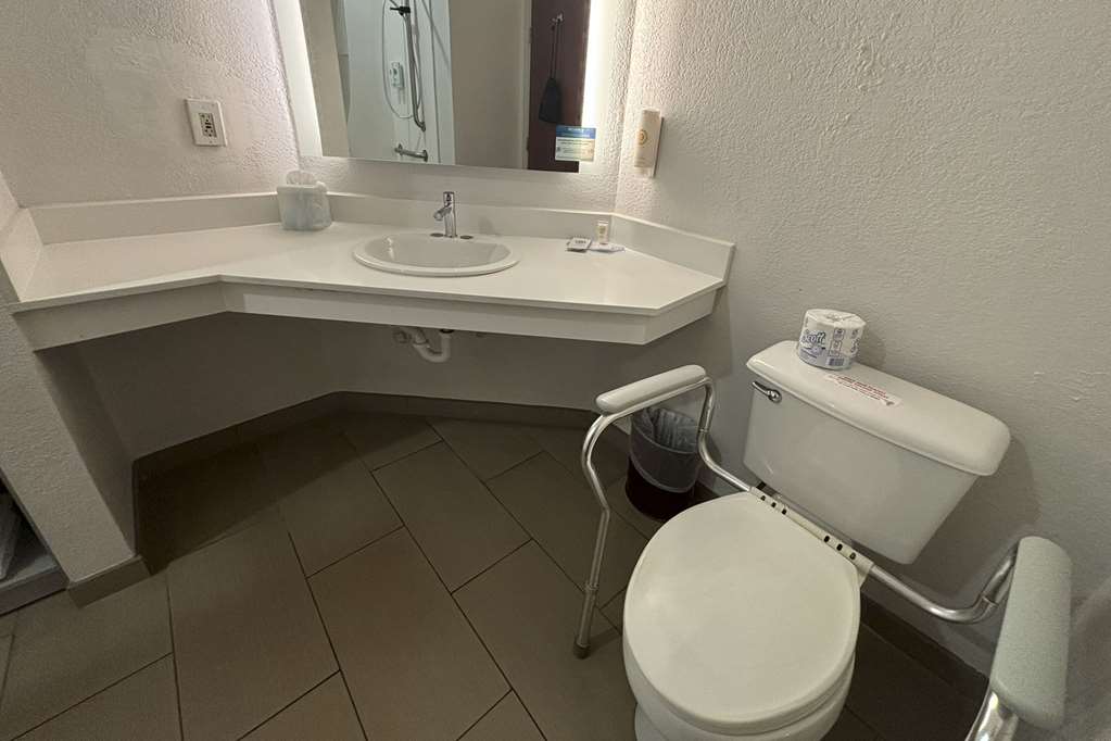 COMFORT INN AND SUITES BURNET-guestroom-Guest Room,Bathroom,On-Site.jpg