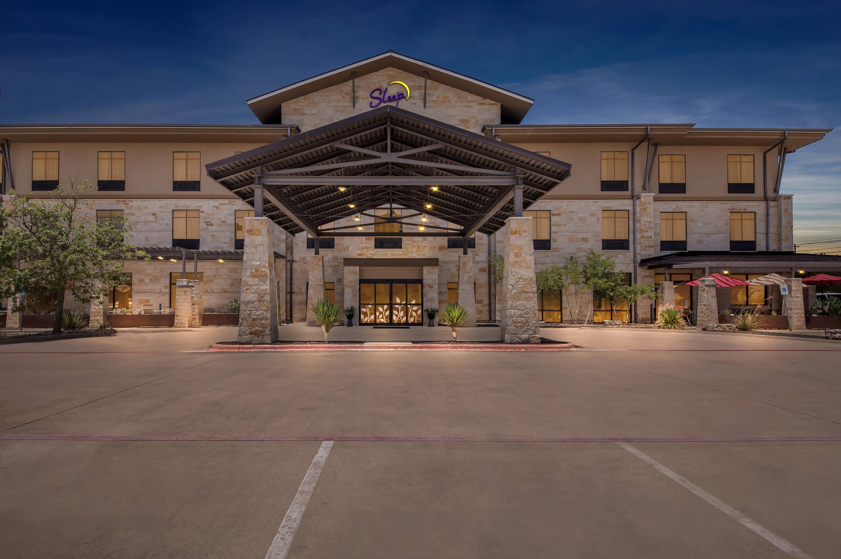 Hotel at night | Sleep Inn & Suites