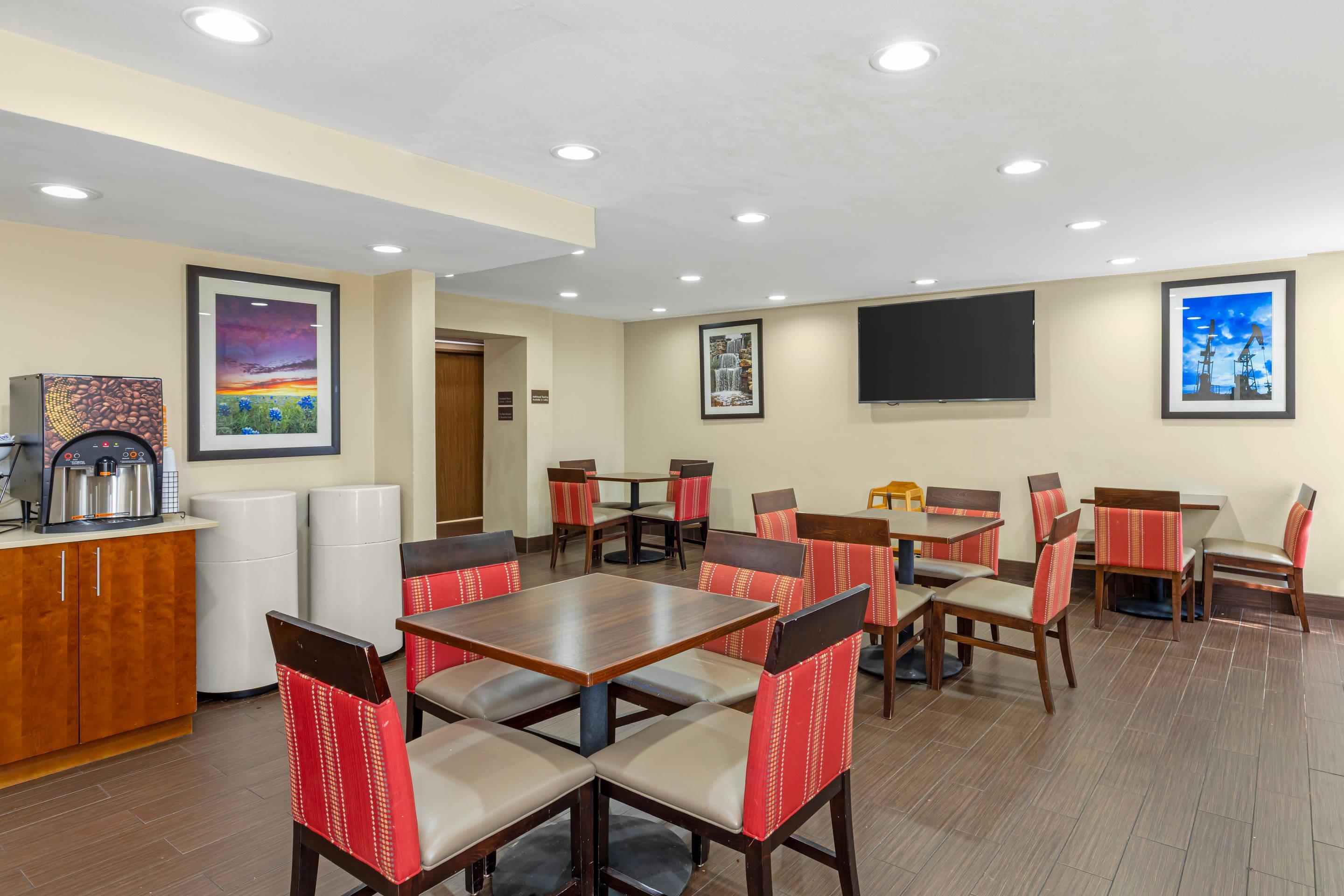 Breakfast area | Comfort Inn Wichita Falls North