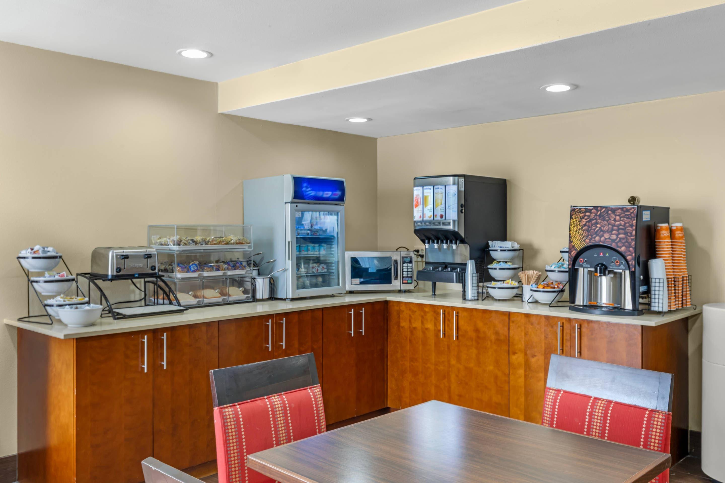 Breakfast area | Comfort Inn Wichita Falls North