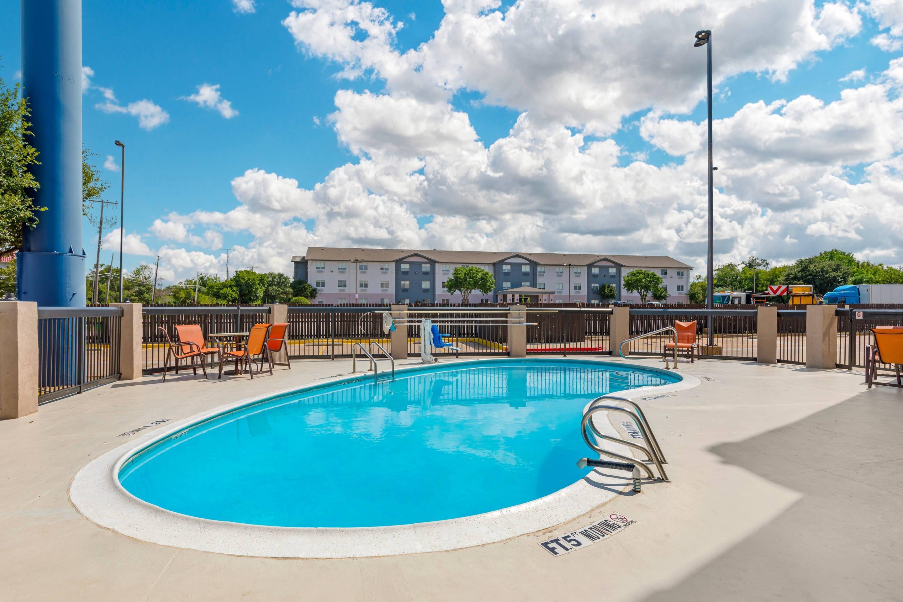 Outdoor pool | Comfort Inn Wichita Falls North