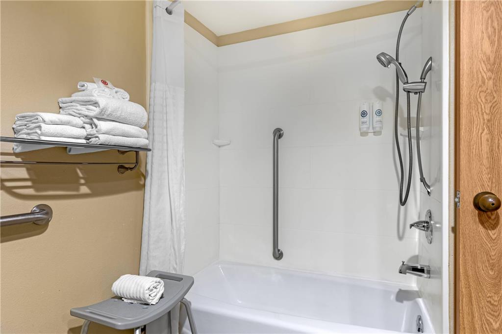 COMFORT INN WICHITA FALLS NORTH-guestroom-Guest Room,Bathroom,On-Site.jpg