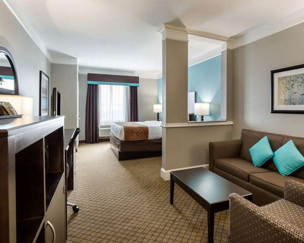 Suite - Comfort Suites at Katy Mills - I-10, Exit 741