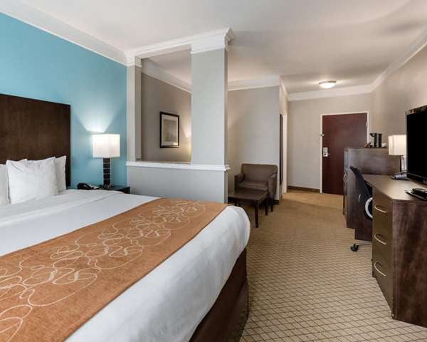 Suite - Comfort Suites at Katy Mills - I-10, Exit 741