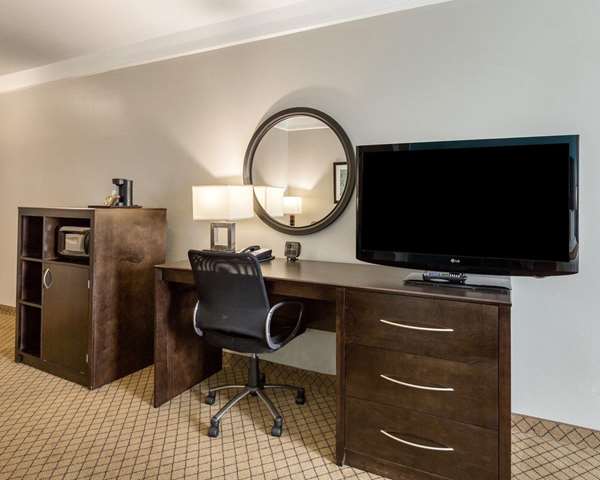 Suite - Comfort Suites at Katy Mills - I-10, Exit 741